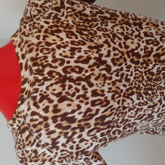 Banana Republic Leopard Print Women's Tee size Small - Picture 3 of 12